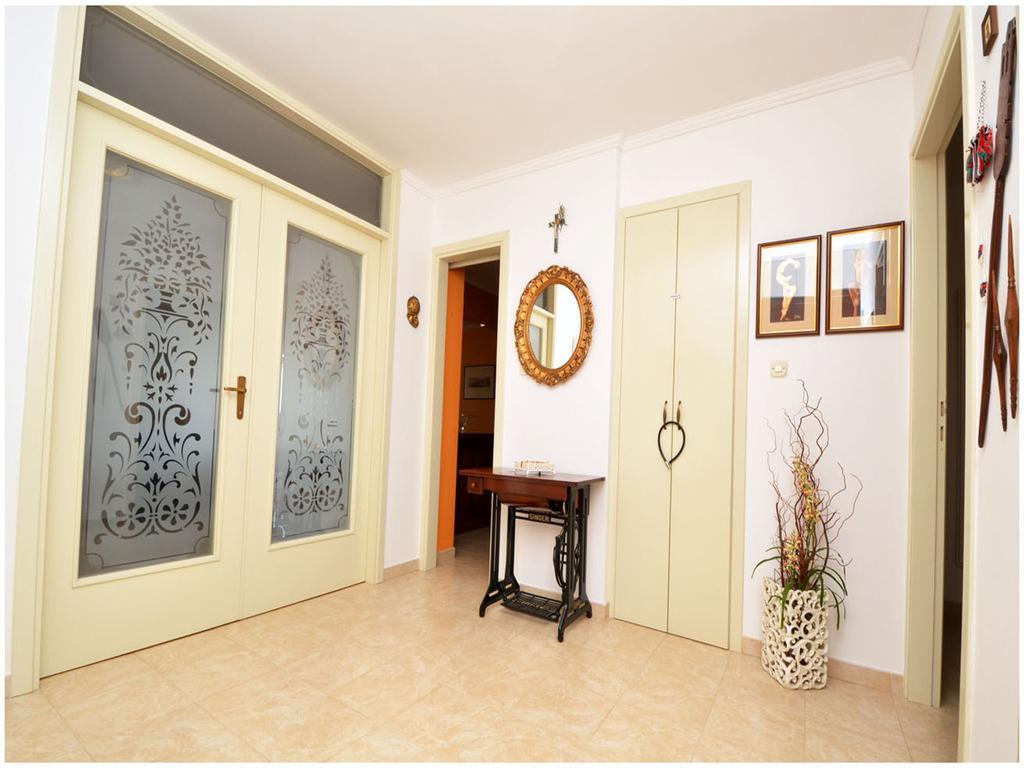 Apartment Laura Podstrana Cameră foto