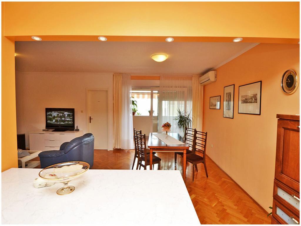Apartment Laura Podstrana Cameră foto