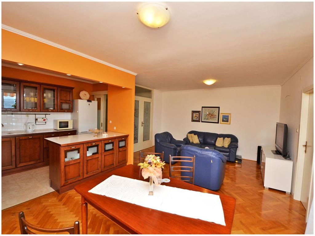 Apartment Laura Podstrana Cameră foto
