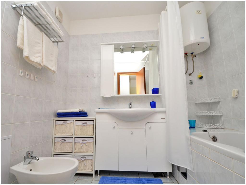 Apartment Laura Podstrana Cameră foto