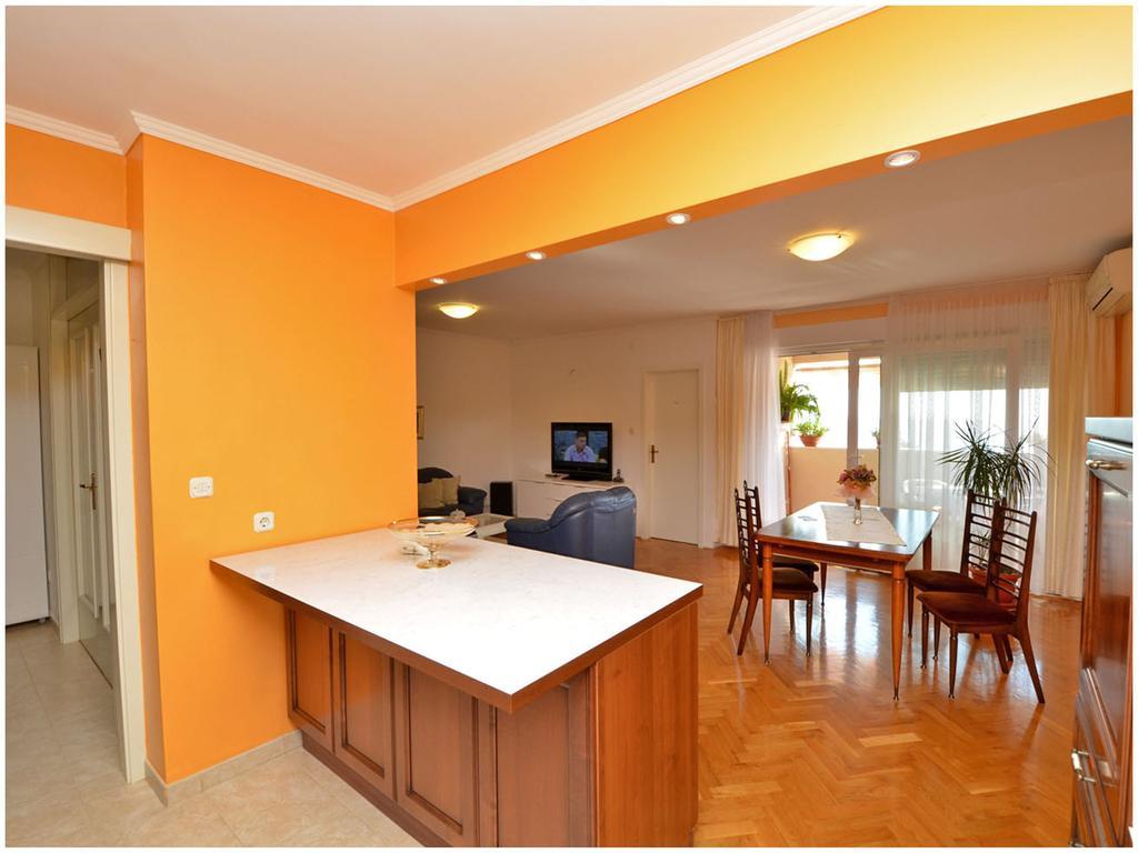 Apartment Laura Podstrana Cameră foto