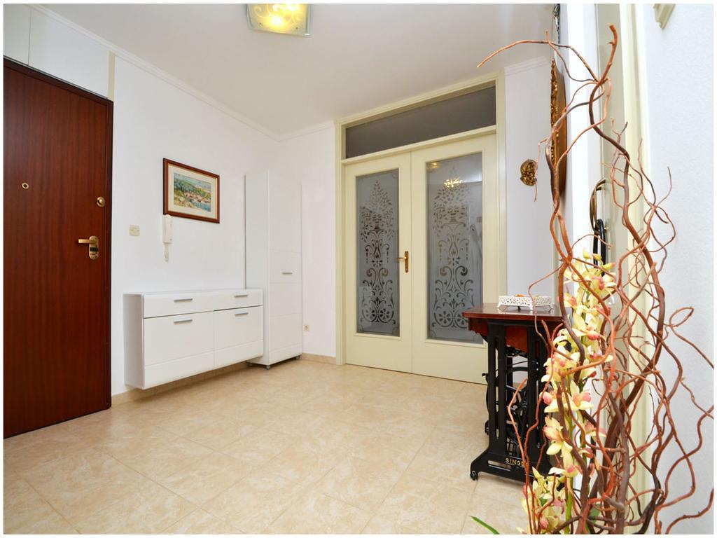 Apartment Laura Podstrana Cameră foto