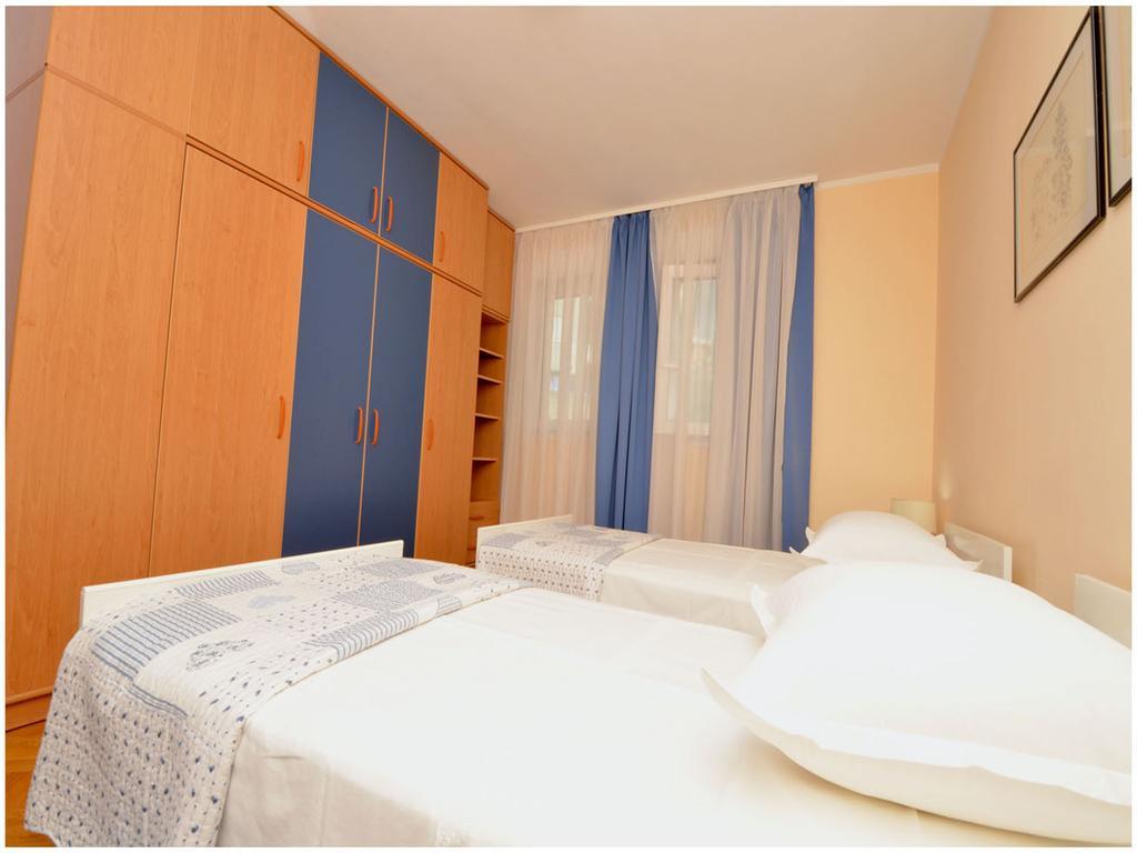 Apartment Laura Podstrana Cameră foto